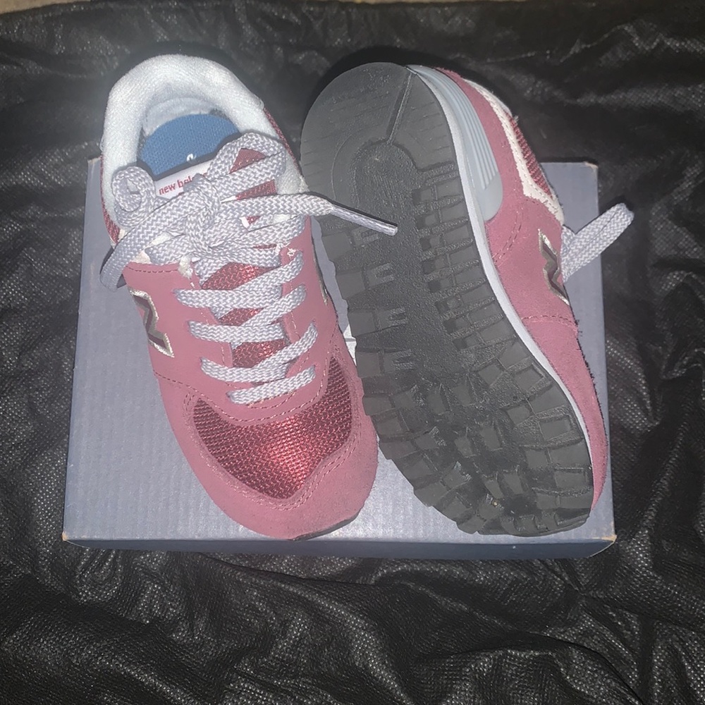Almost brand new burgundy new balances!